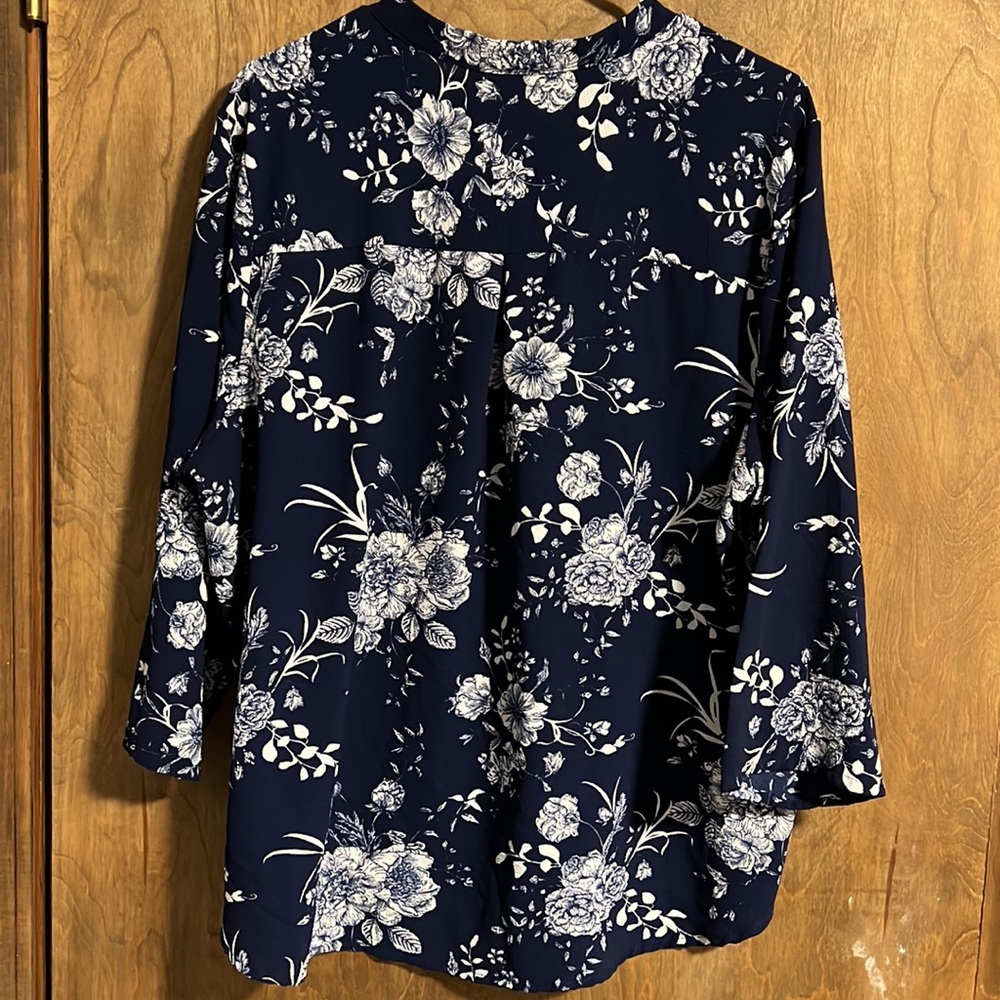 Profile Apparel Floral Blouse - Size 2XL - Picture 2 of 2